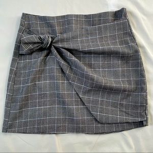 Classic skirt, black, grey, litte navy and white plaid.